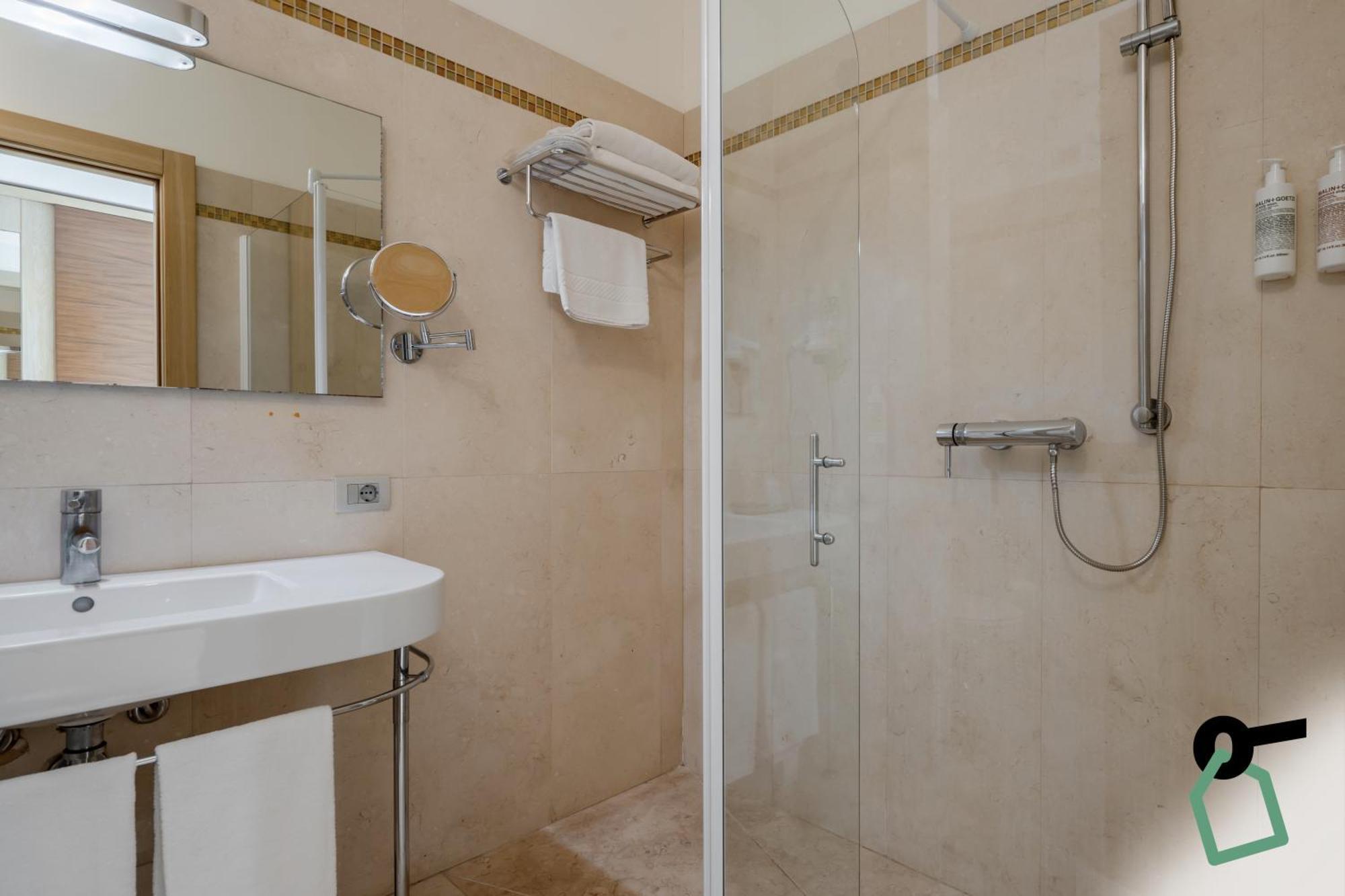 Hotiday Collection - Hotel 4*