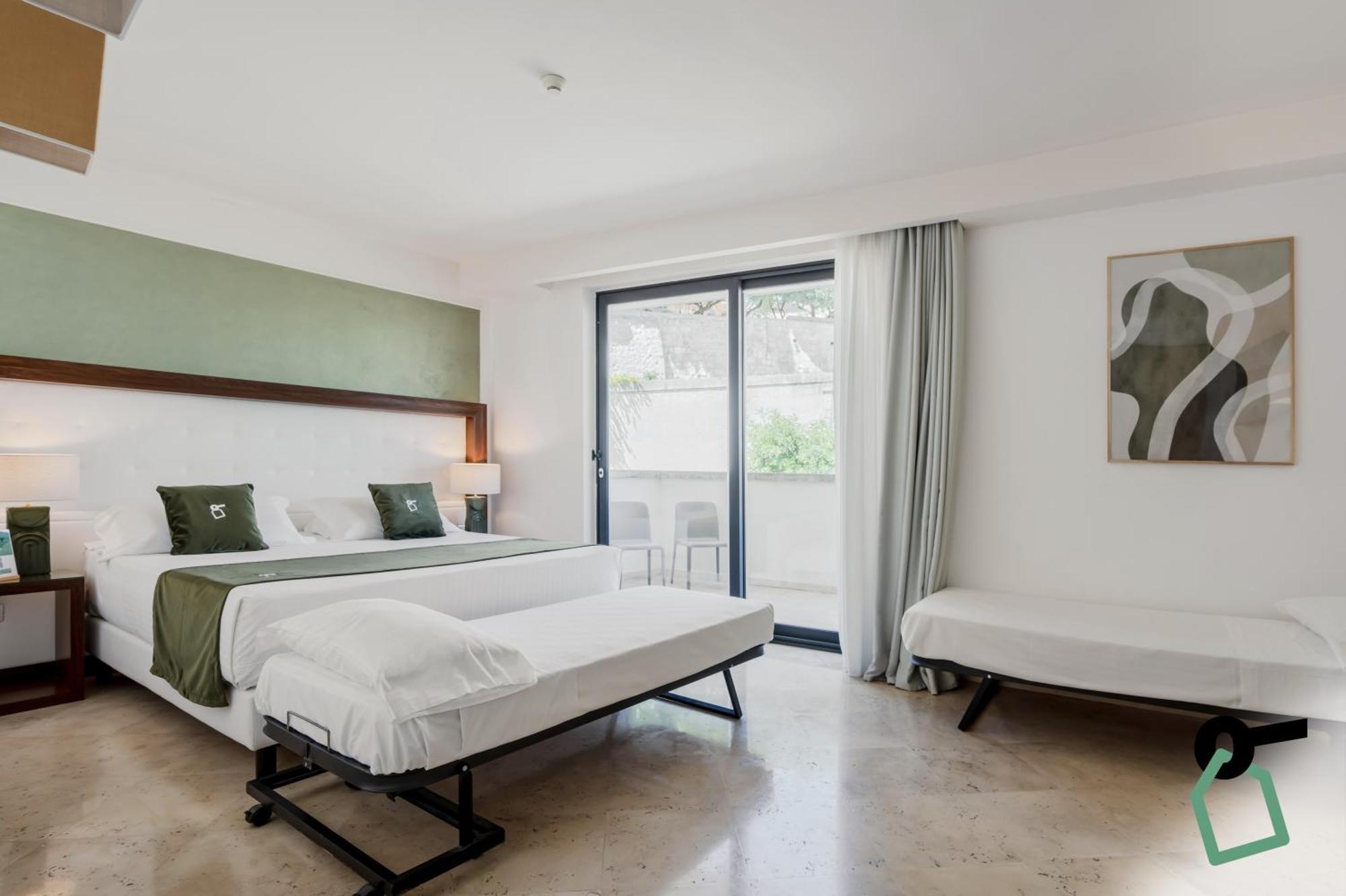 Hotel Hotiday Collection -